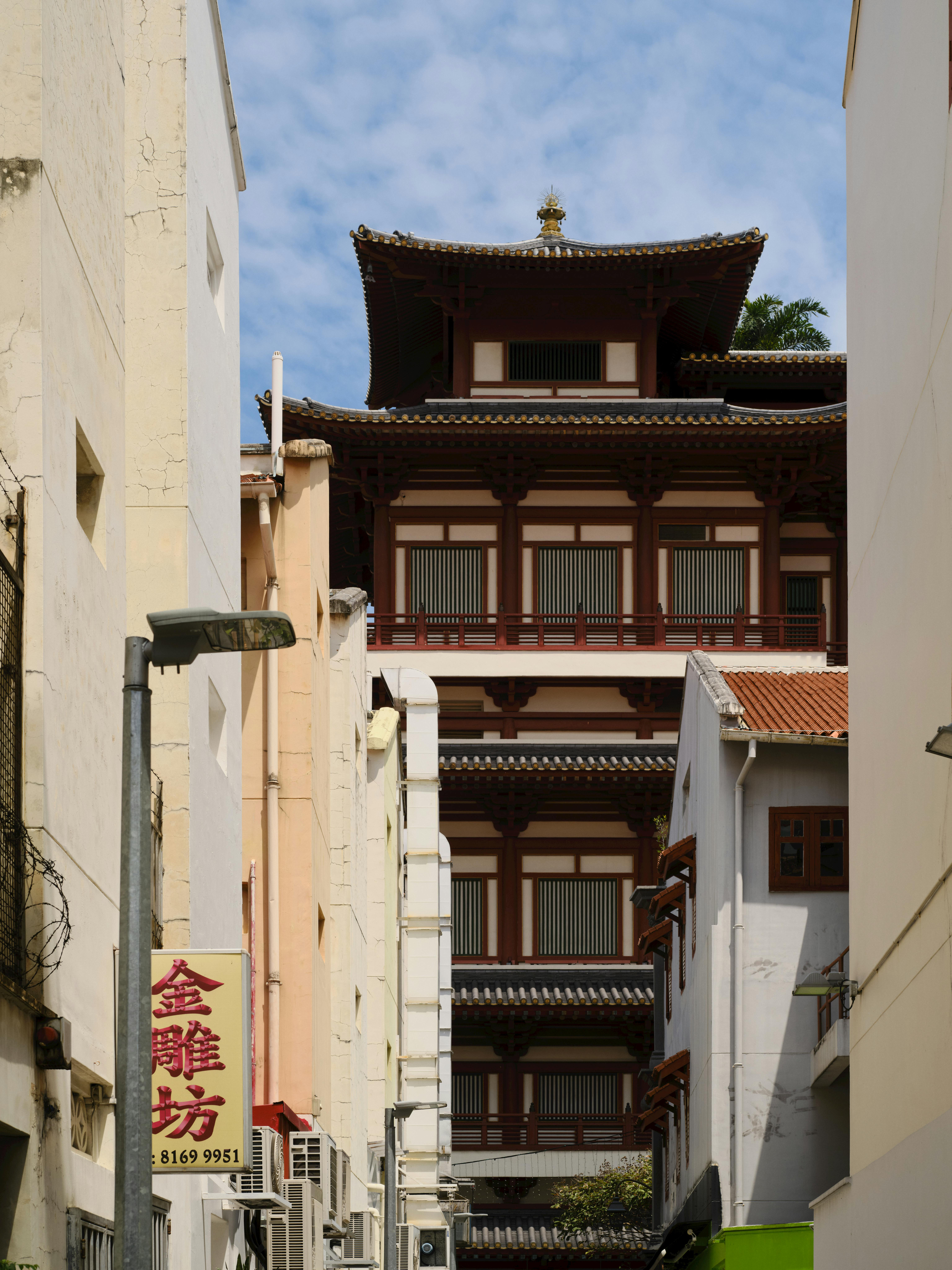 싱가포르의 전통과 현대적 건물이 조화된 이미지. KSMC의 성공적인 글로벌 진출 컨설팅을 상징함.